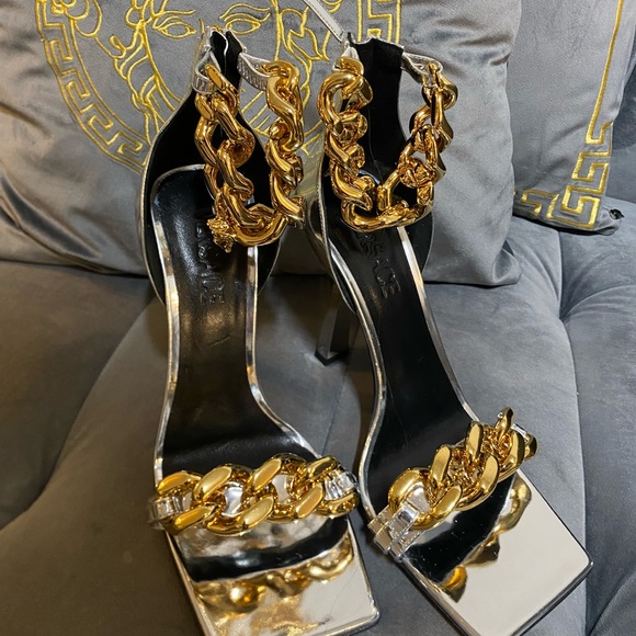 NWT Silver VERSACE Medusa Gold Chain Heels. Brand new, never worn, so chic. - Picture 1 of 3
